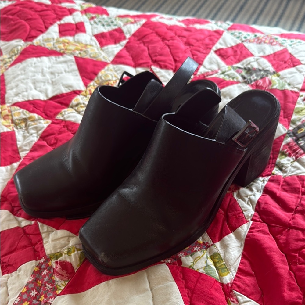 Intentionally Blank HONCHO Black Leather Women's Heeled Mules